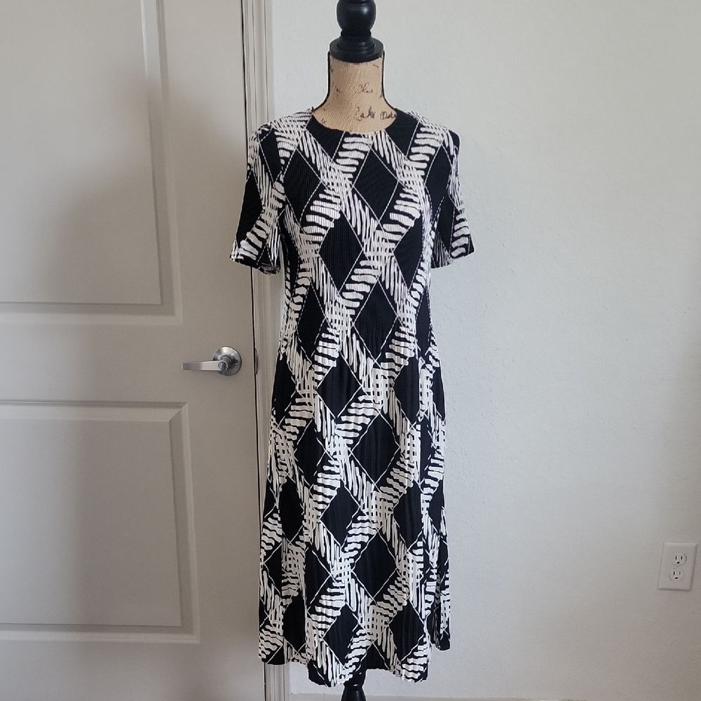 Kindred, Black and White A-Line Midi Dress with Crew Neck.